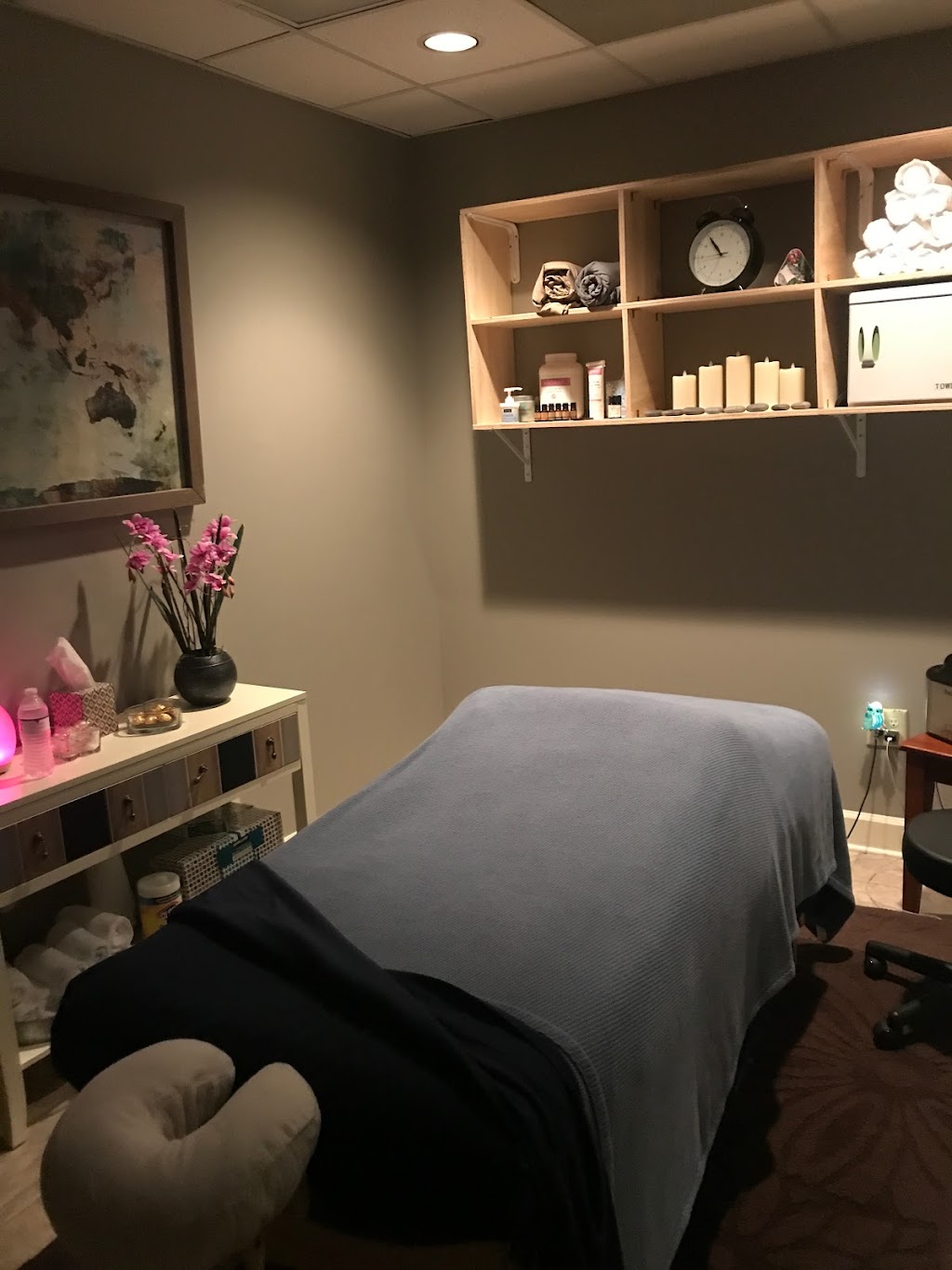 Kneaded Hands Massage Spa | 7100 Peachtree Dunwoody Rd #110, Sandy Springs, GA 30328, USA | Phone: (404) 205-0341