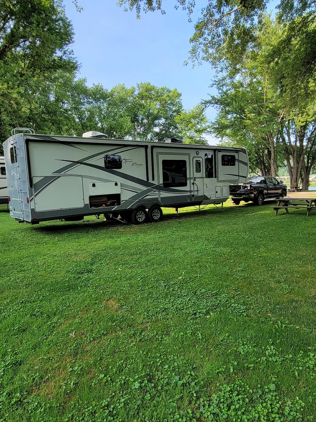 Edgewater Rv Park and Marina | 200 County Highway 66/3, Rd #200, New Cumberland, WV 26047, USA | Phone: (304) 374-4827