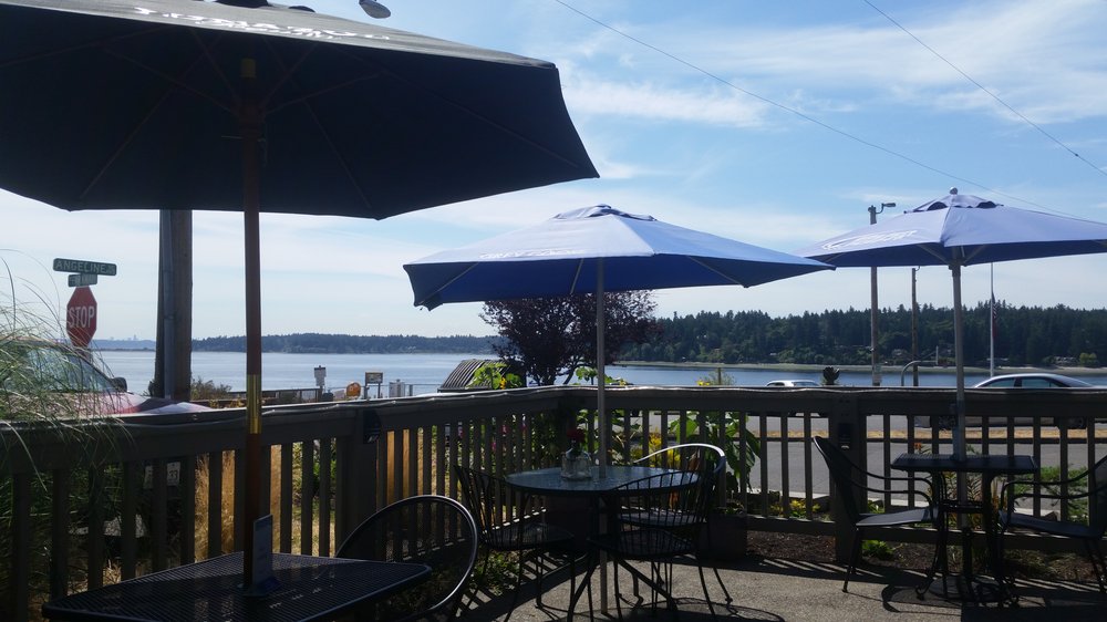 Sullys Bistro & Bar | 7234 NE Pkwy, Suquamish, WA 98392, USA | Phone: (360) 930-0954