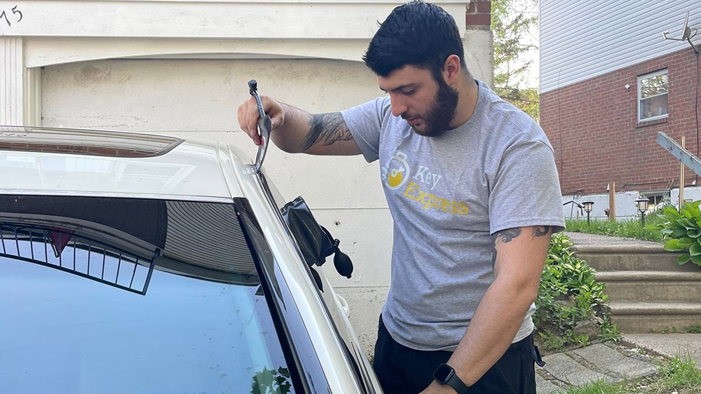 Yale KeyExpress | 23314 Valencia Blvd, Valencia, CA 91355, USA | Phone: (800) 331-9181