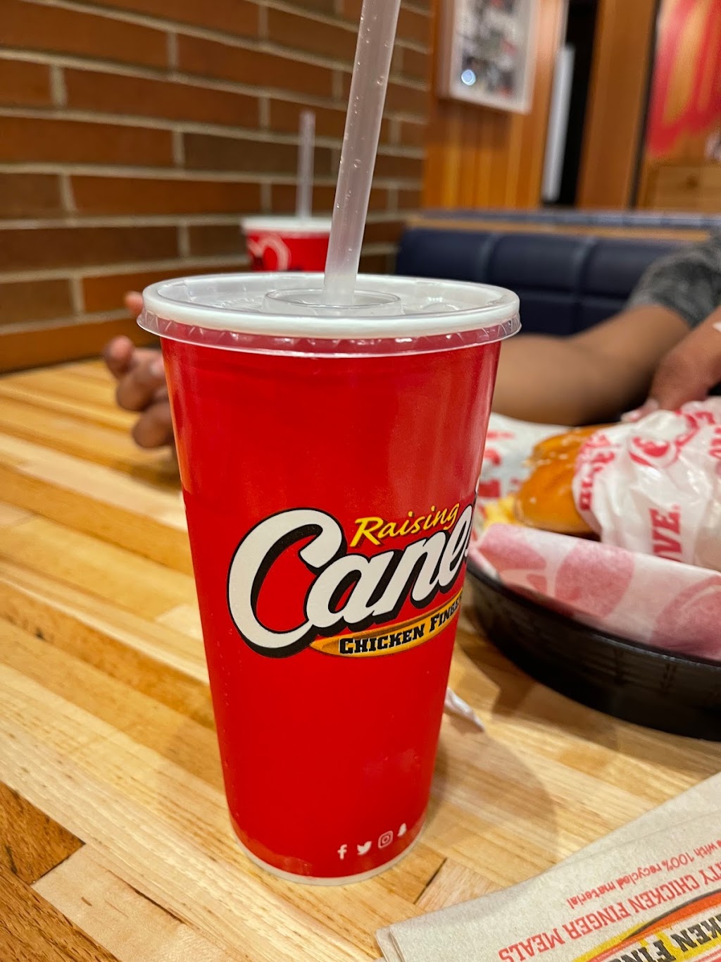 Raising Canes Chicken Fingers | 1205 E Higgins Rd, Schaumburg, IL 60173, USA | Phone: (847) 240-2078