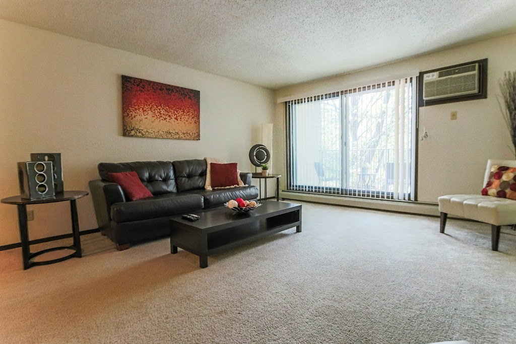 Glen Pond Apartments | 1364 High Site Dr, Eagan, MN 55121, USA | Phone: (651) 454-2221