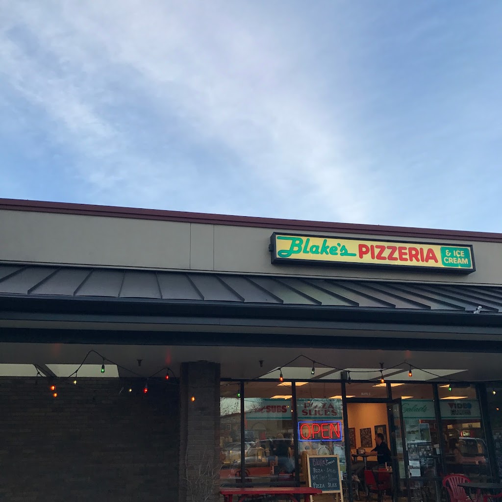 Blakes Pizzeria & Ice Cream | 31722 E Eugene St, Carnation, WA 98014, USA | Phone: (425) 333-6585