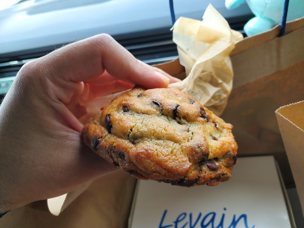 Levain Bakery – Upper West Side, NYC | 351 Amsterdam Ave, New York, NY 10024, USA | Phone: (917) 464-3782