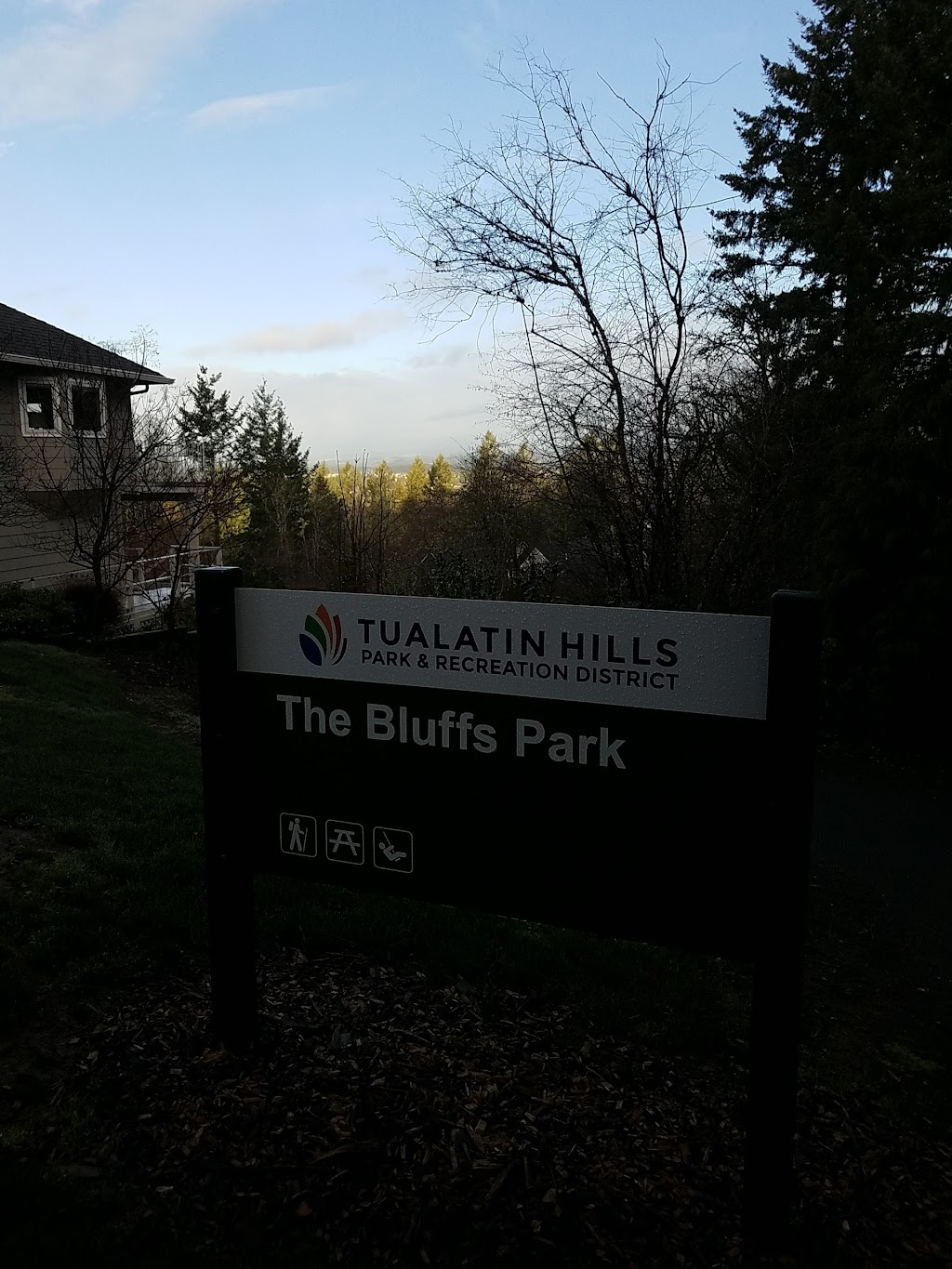 The Bluffs Park | 12048 NW Blackhawk Dr, Portland, OR 97229, USA | Phone: (503) 629-6360