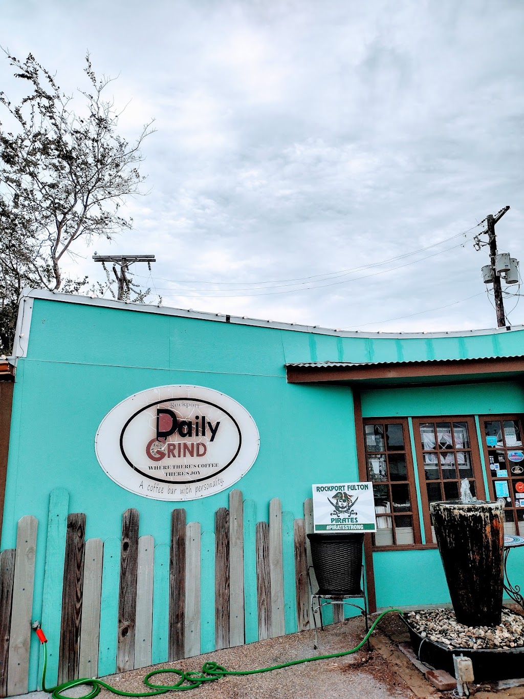 Rockport Daily Grind | 302 S Austin St, Rockport, TX 78382, USA | Phone: (361) 230-1895