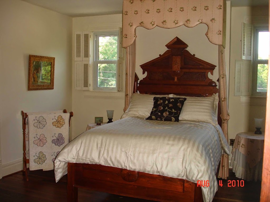 1898 Red Bud Bed & Breakfast | 600 N Lexington Ave, Wilmore, KY 40390, USA | Phone: (859) 215-6000