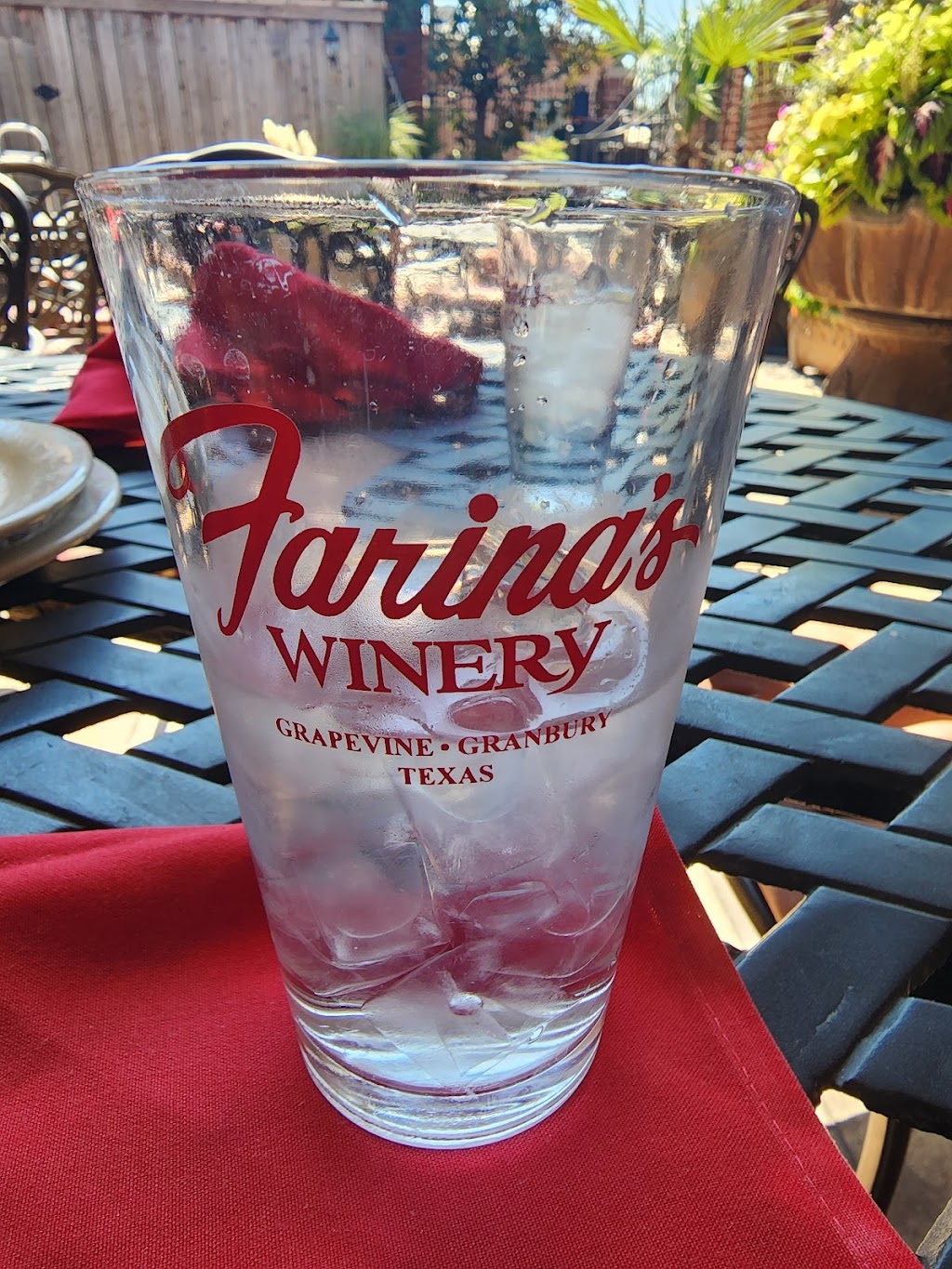 Farinas Winery & Cafe Grapevine | 420 S Main St, Grapevine, TX 76051 | Phone: (817) 442-9095