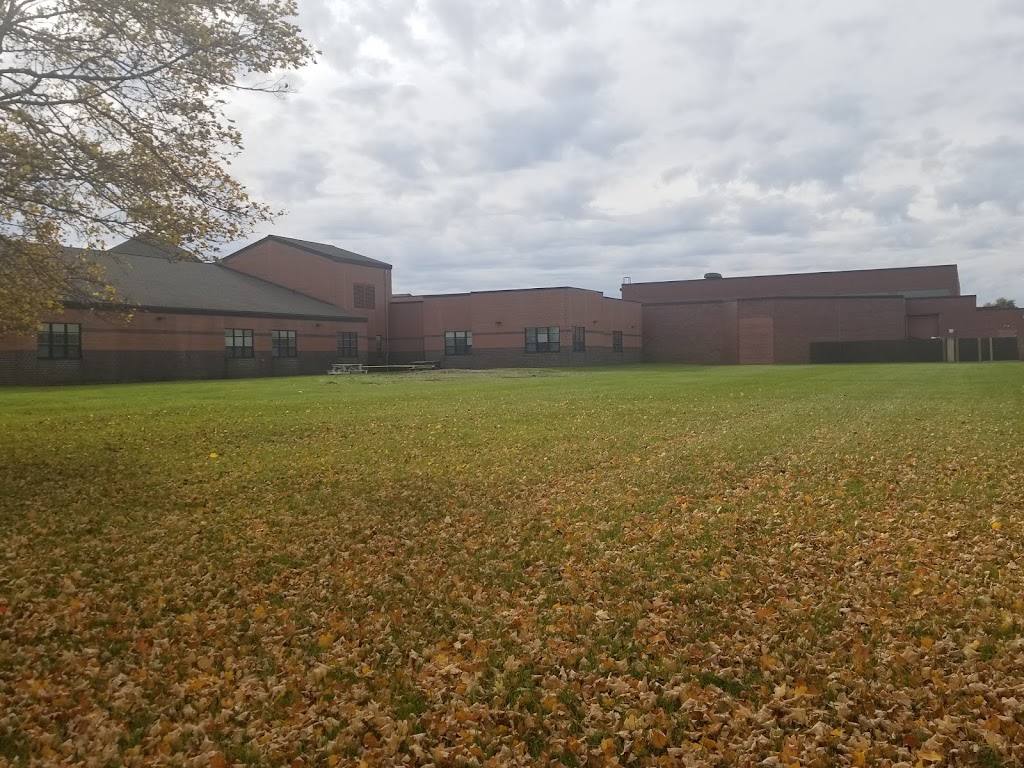 Grosse Ile Middle School | 23270 E River Rd, Grosse Ile Township, MI 48138, USA | Phone: (734) 362-2500