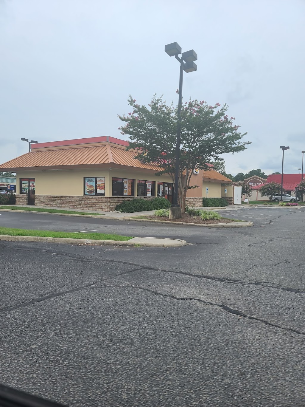 Burger King | 1228 Smithfield Plaza, Smithfield, VA 23430, USA | Phone: (757) 356-9339