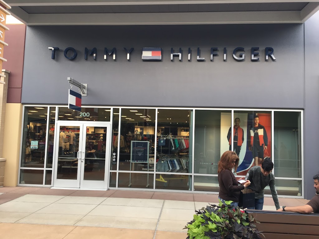 Tommy Hilfiger | 18517 Outlet Blvd Suite #200, Chesterfield, MO 63005, USA | Phone: (636) 778-1380