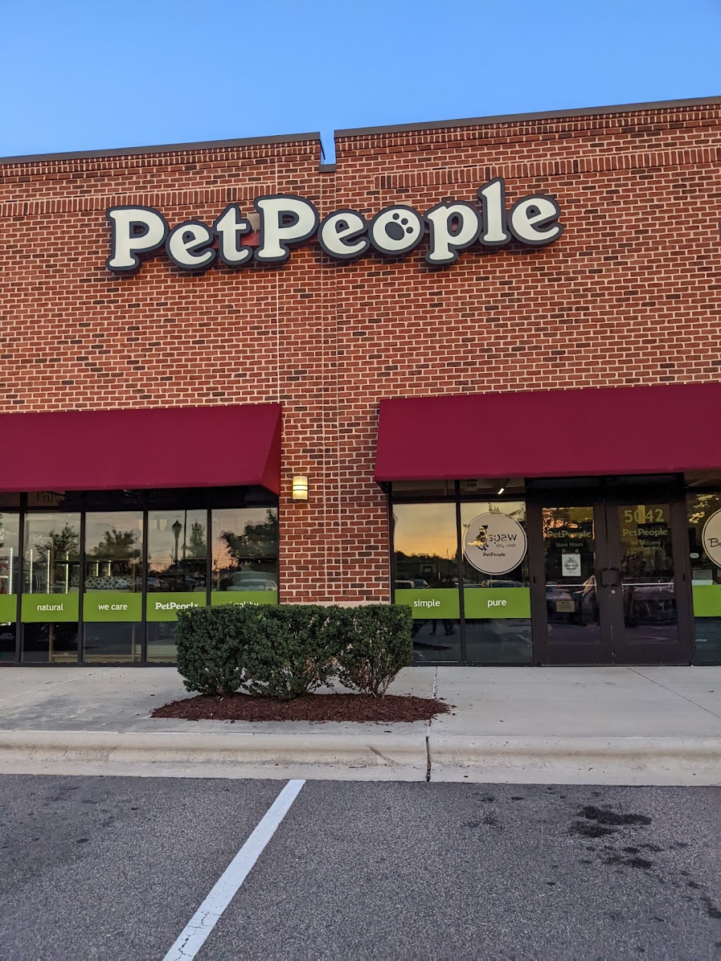 PetPeople by Hollywood Feed | 5042 Arco St, Cary, NC 27519, USA | Phone: (919) 694-5562