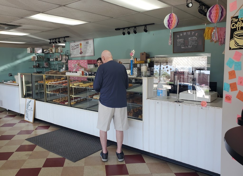 Lee Donuts | 124 Peterson Rd, Libertyville, IL 60048, USA | Phone: (847) 816-7764