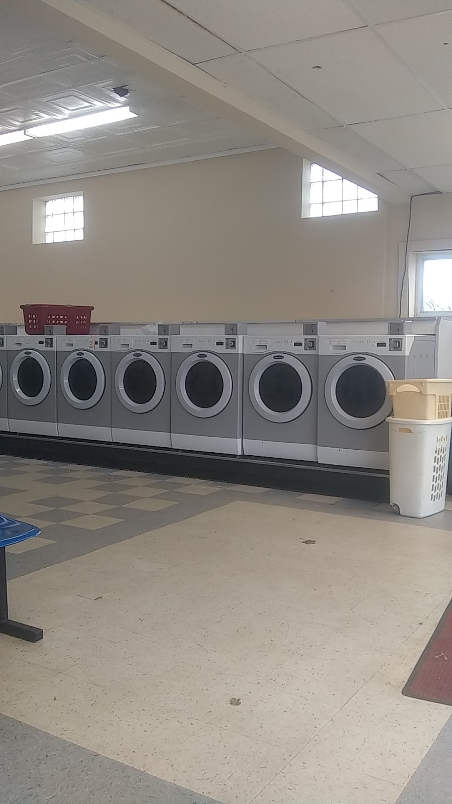 East River Coin Laundry | 919 E River St, Elyria, OH 44035, USA | Phone: (440) 323-5111