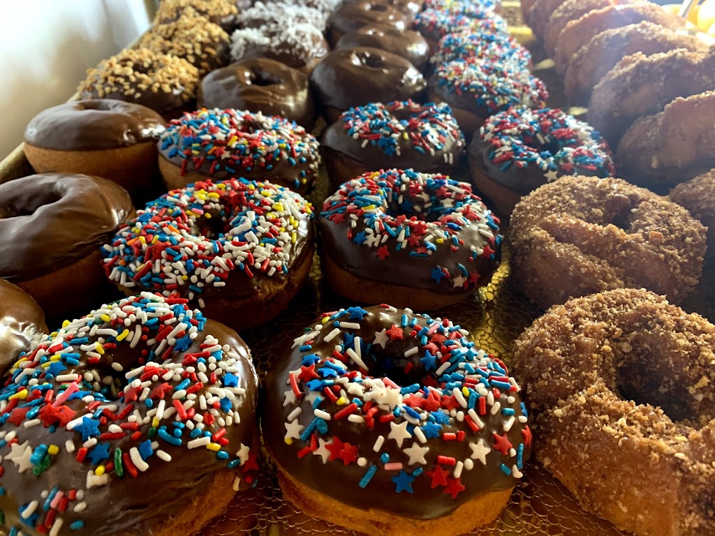 Donut Island | 4900, 3401 Cherry Ave A, Long Beach, CA 90807, USA | Phone: (562) 427-1318