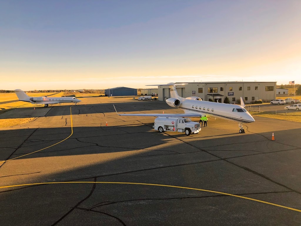 East Metro Jet Center | 625 W Hanger Rd #11-12, New Richmond, WI 54017, USA | Phone: (715) 246-5338