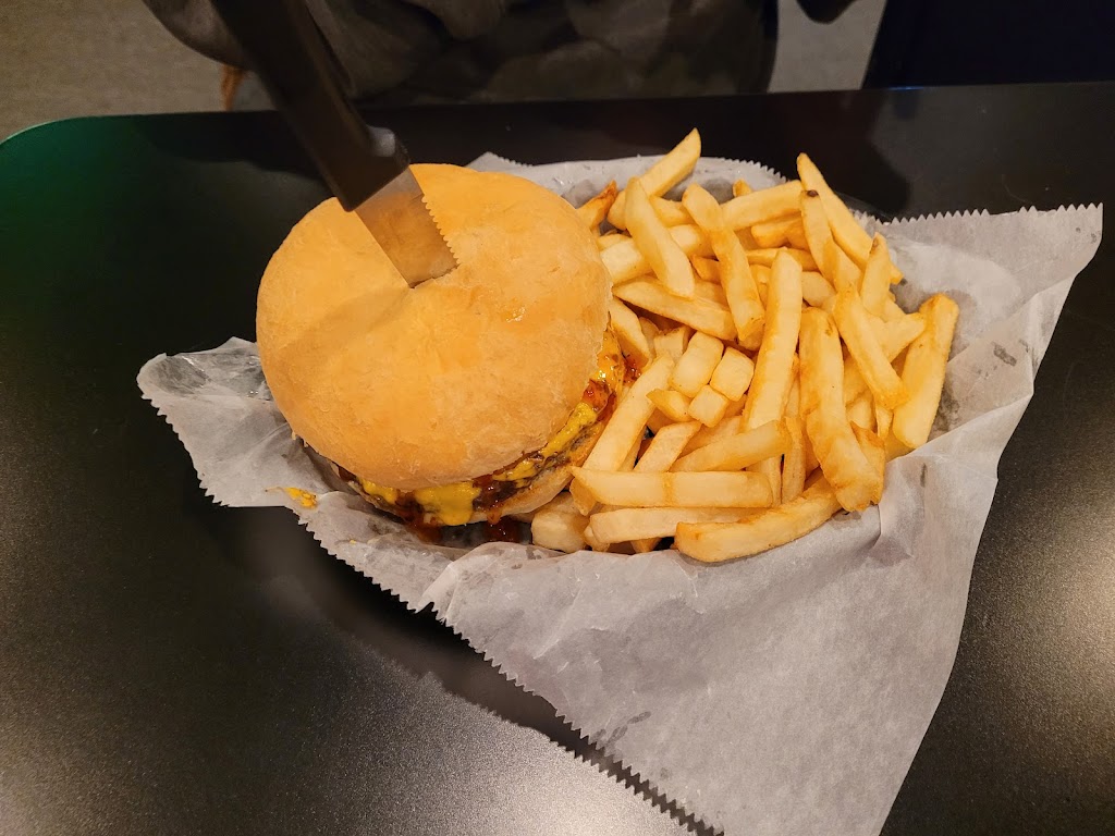 Lucky’s Bar & Grille | 1724 Prospect Rd, Pittsburgh, PA 15236, USA | Phone: (412) 881-4044