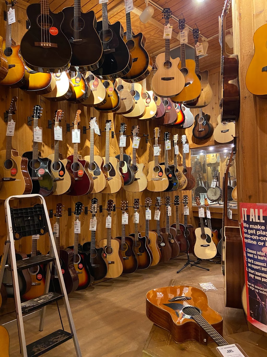 Guitar Center | 384 Mall Blvd, Monroeville, PA 15146, USA | Phone: (412) 372-8800