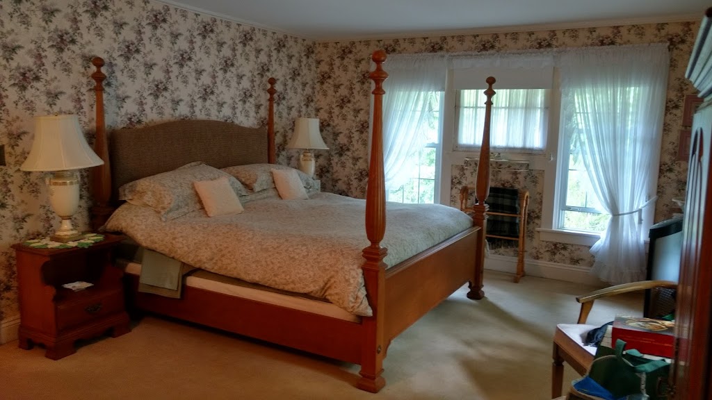 Bernard Gray Hall Bed and Breakfast | 143 King St, Niagara-on-the-Lake, ON L0S 1J0, Canada | Phone: (905) 468-5607