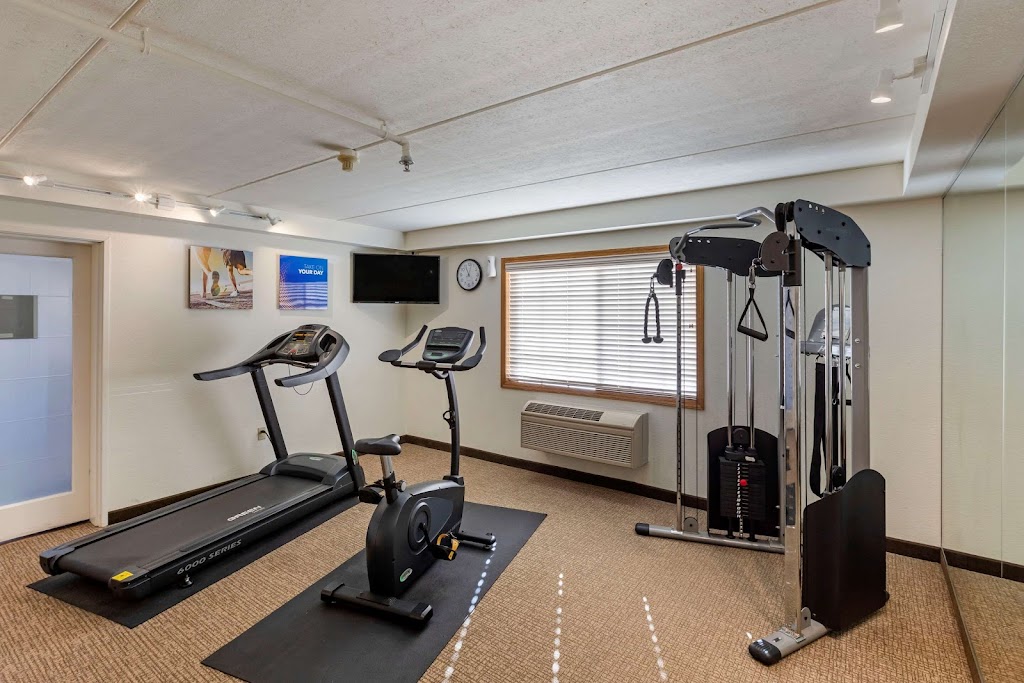 Comfort Inn & Suites Jackson - West Bend | W227 N, 16890 Tillie Lake Ct, Jackson, WI 53037, USA | Phone: (262) 423-6036