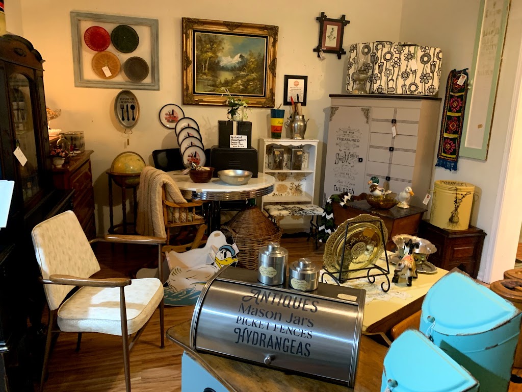 Kimberlee Rose Antiques & Vintage in 110 Prospect Ave S, Hartville, OH