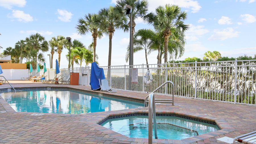 Surf Beach Resort | 11040 Gulf Blvd, Treasure Island, FL 33706, USA | Phone: (727) 360-1611