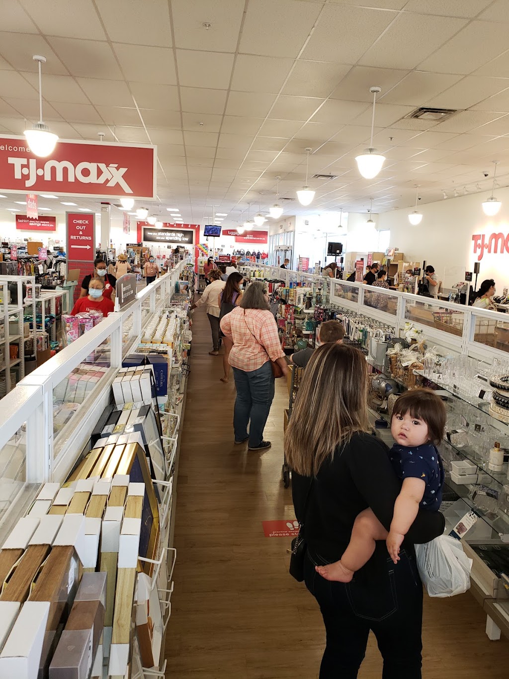 T.J. Maxx & HomeGoods | 737 E Huntington Dr, Monrovia, CA 91016, USA | Phone: (626) 239-0359