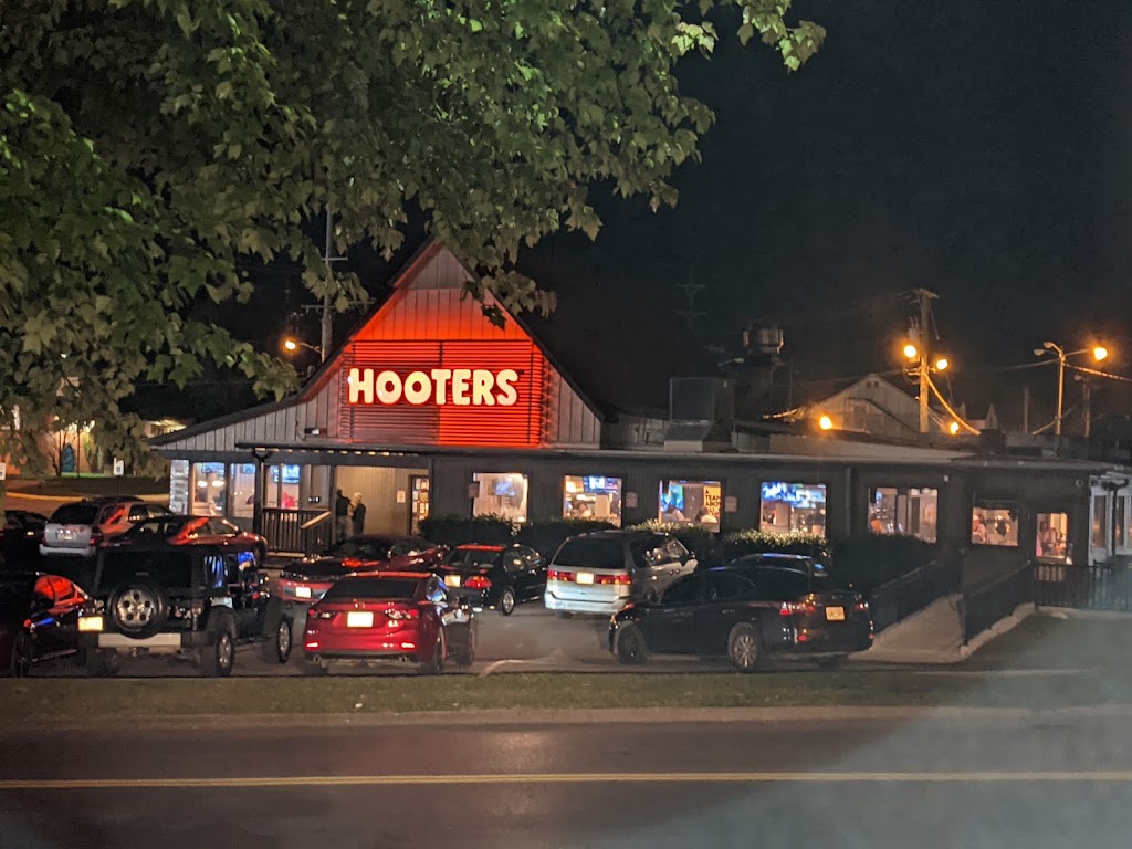 Hooters | 217 Largo Dr, Nashville, TN 37211, USA | Phone: (615) 331-0842