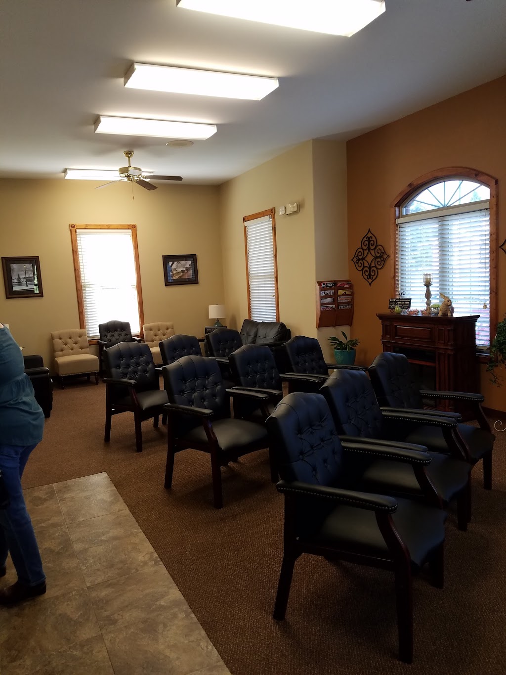 Russell Chiropractic Health Center | 15195 Allen Rd, Southgate, MI 48195, USA | Phone: (734) 284-9800