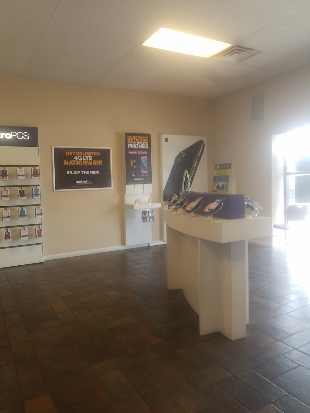 Metro by T-Mobile | 4000 Central Ave SW Ste B, Albuquerque, NM 87105, USA | Phone: (505) 503-6432