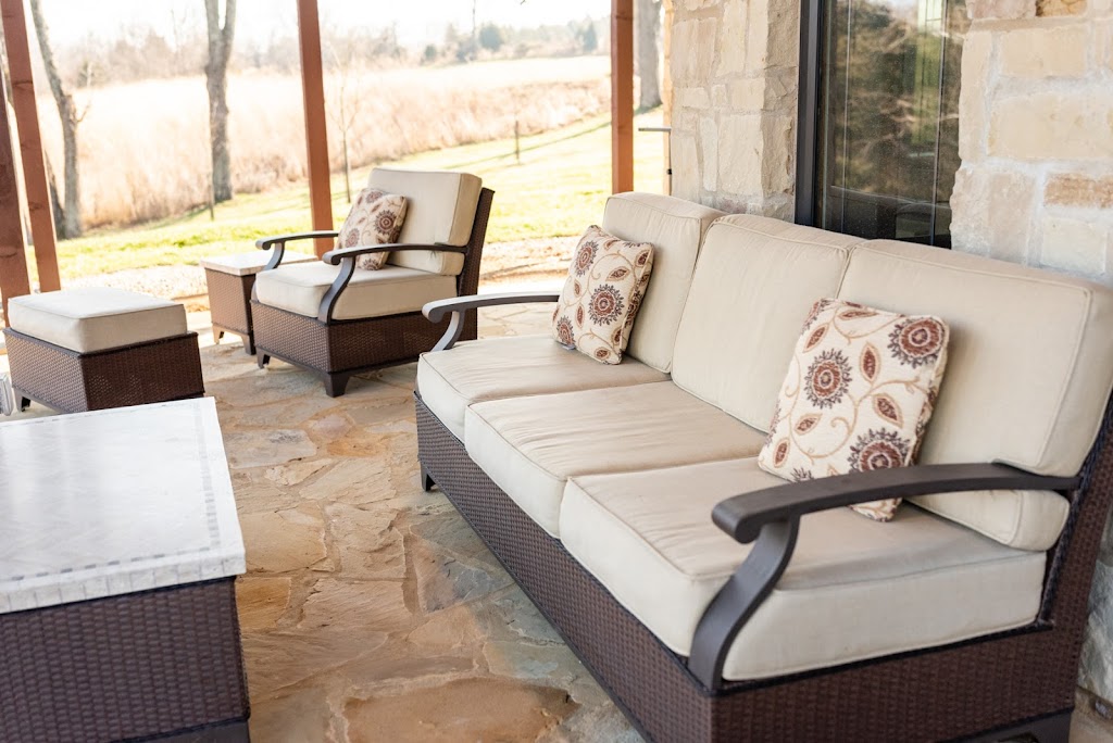 Valaterra | 7101 Shrader Ln, La Grange, KY 40031, USA | Phone: (502) 222-4802