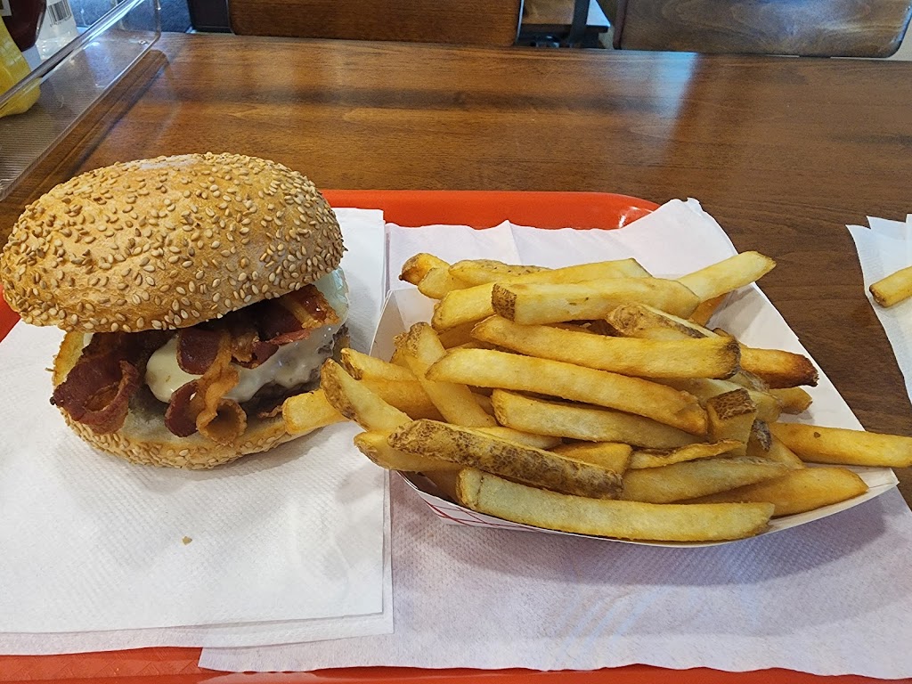 Tommys Burger And Dogs | 1118 Taylorsville Rd, Washington Crossing, PA 18977, USA | Phone: (267) 399-9246