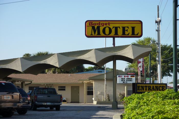 Budget Motel Titusville FL | 612 S Washington Ave, Titusville, FL 32796, USA | Phone: (321) 267-4211