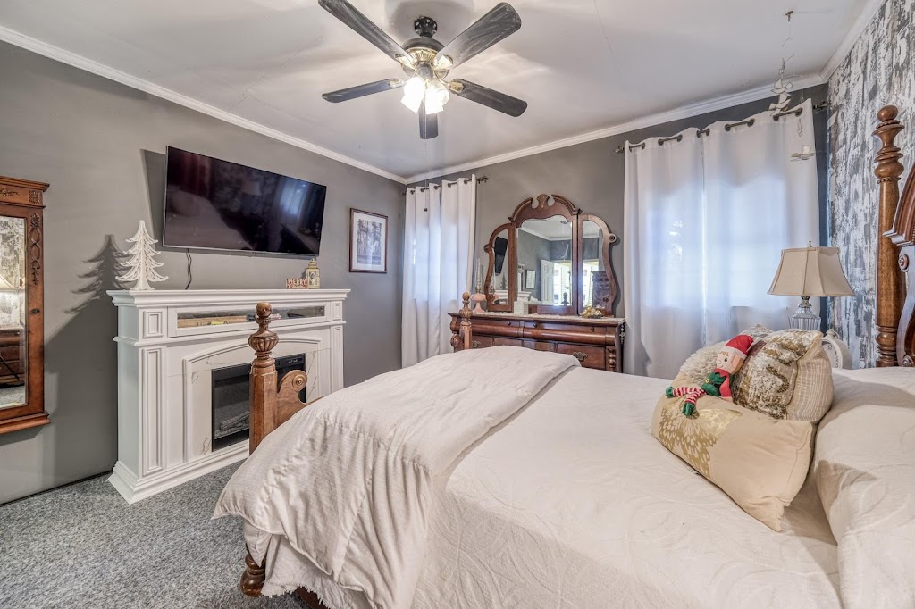 Tamera Reynolds, Realtor - C21 | 1880 Santa Fe Dr, Weatherford, TX 76086, USA | Phone: (817) 239-5160