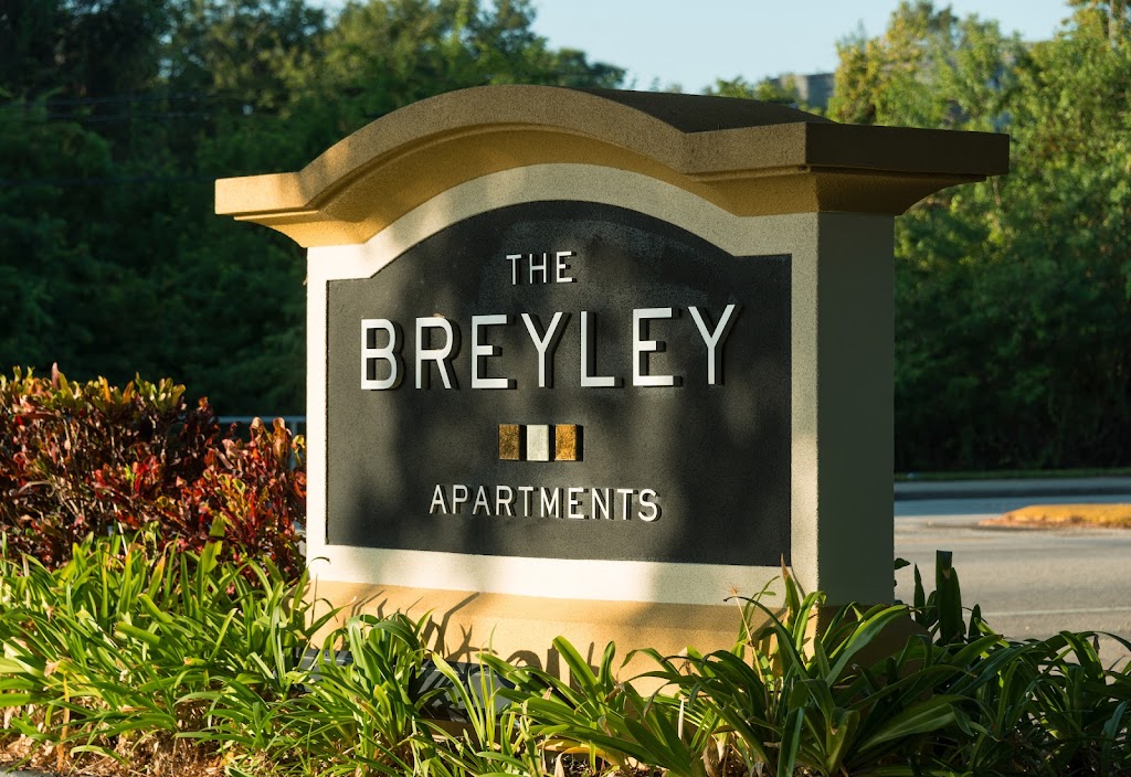 The Breyley Apartments | 1820 Sunset Point Rd, Clearwater, FL 33765, USA | Phone: (727) 483-7028