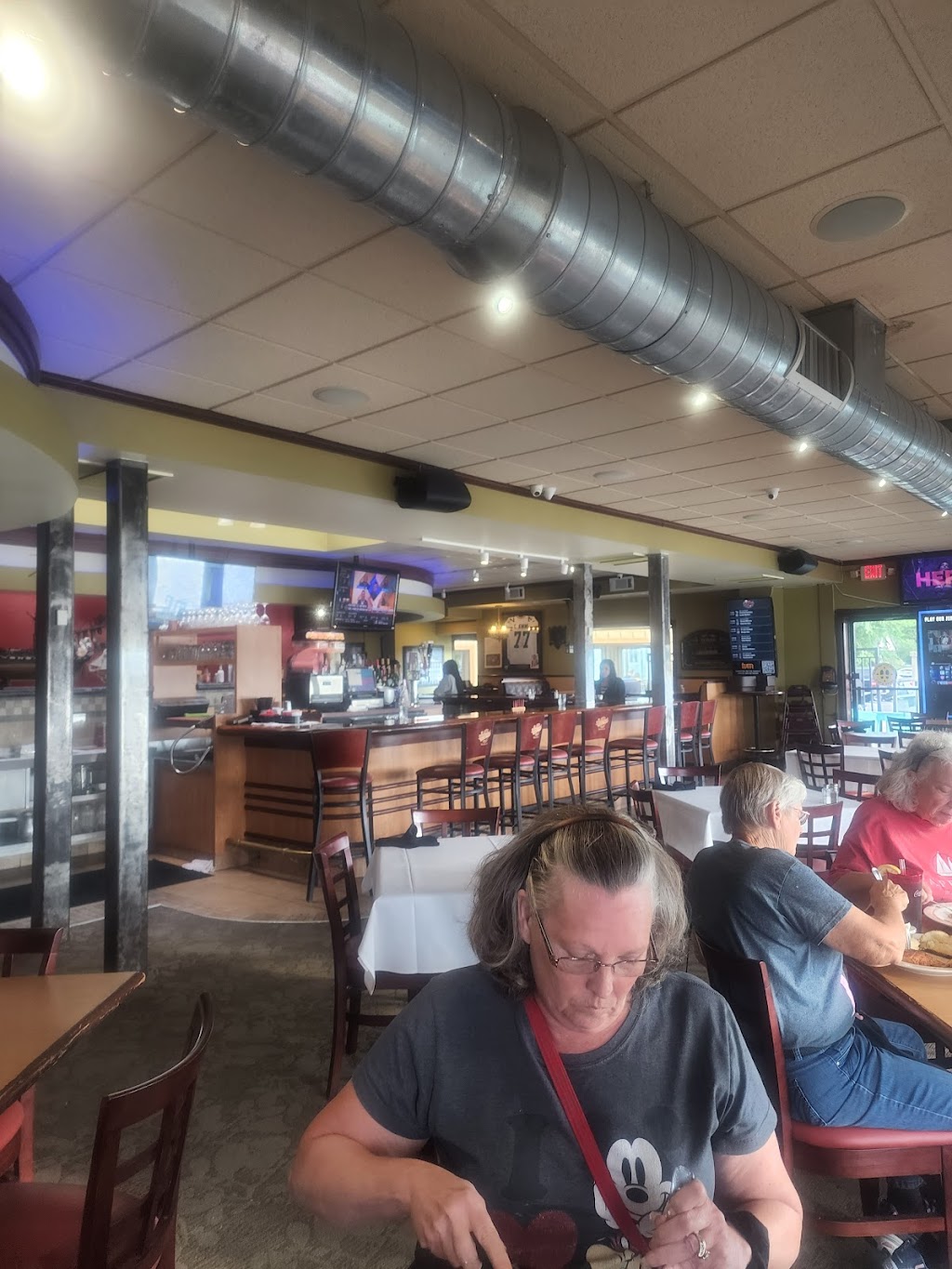 Johnnys On The Lake Bar & Grill | 146 High St, Belleville, MI 48111, USA | Phone: (734) 699-1777