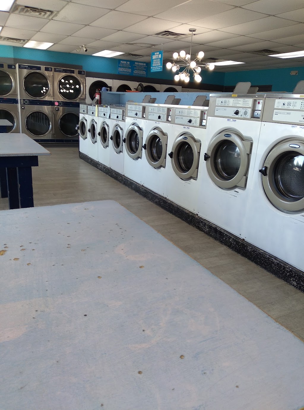 Bubble Room Laundromat - Olathe | 1216 W Dennis Ave, Olathe, KS 66201, USA | Phone: (913) 390-9274