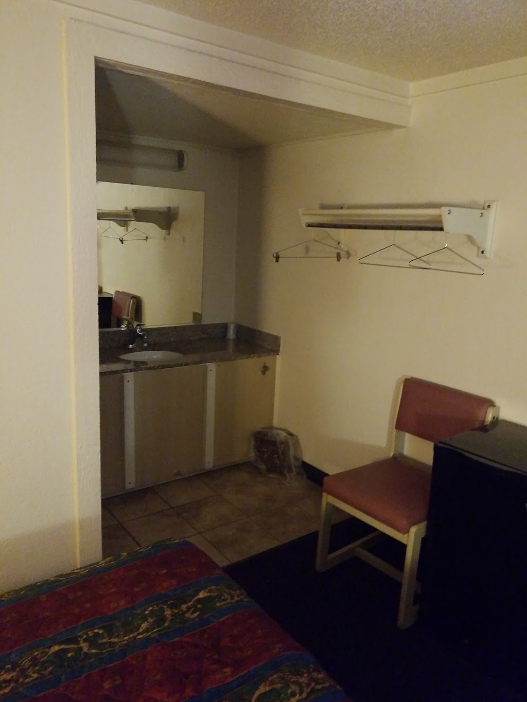 Motel Beechmont | 3960 9 Mile Rd, Cincinnati, OH 45255, USA | Phone: (513) 752-1800