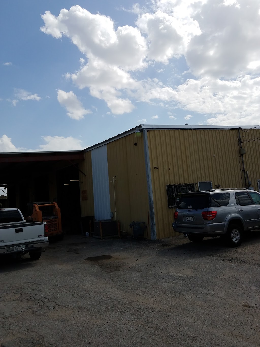 Badders Garage Inc. | 520 N Colorado St, San Antonio, TX 78207, USA | Phone: (210) 226-5561