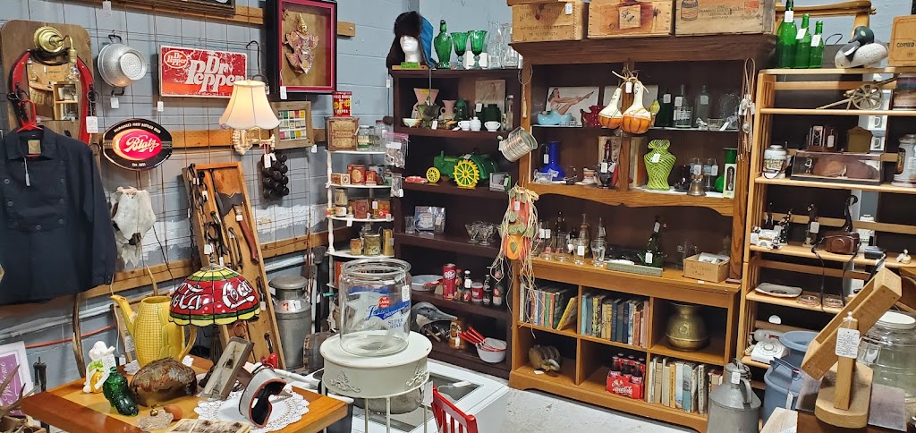 Kalama Vintage Warehouse | 134 N 1st St, Kalama, WA 98625, USA | Phone: (360) 673-7467