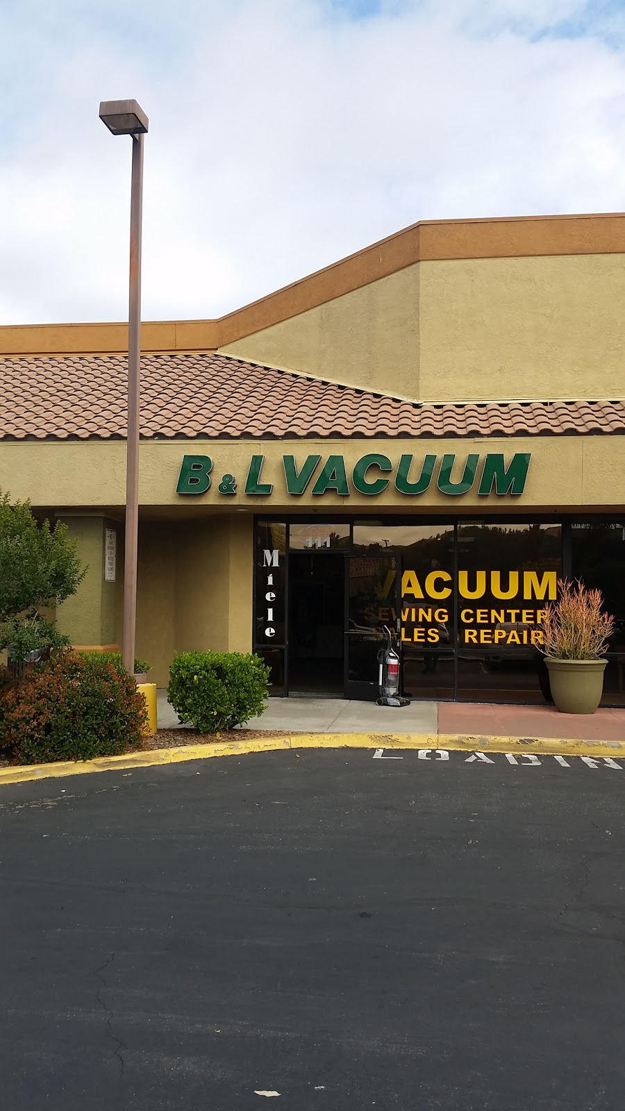 B & L Vacuum & Sewing Center | 21515 Soledad Canyon Rd, Santa Clarita, CA 91350, USA | Phone: (661) 254-8516