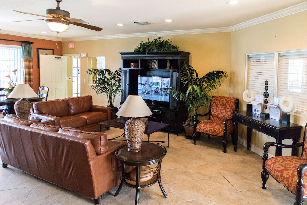 Crystal Lake Apartments | 2900 N 24th Ave, Hollywood, FL 33020 | Phone: (954) 920-2620