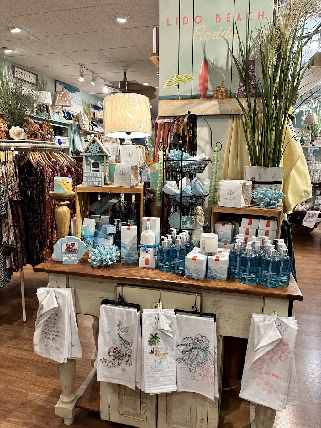 Beach House | 351 St Armands Cir, Sarasota, FL 34236, USA | Phone: (508) 474-2954