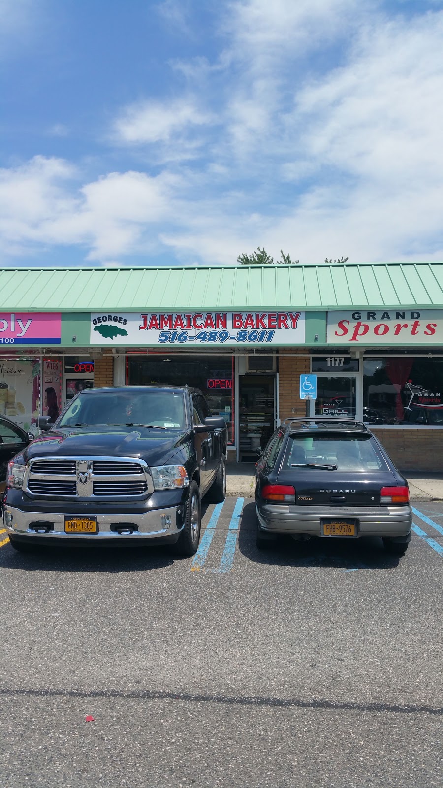 Georges Jamaican Bakery | 1175 Grand Ave, Baldwin, NY 11510, USA | Phone: (516) 489-8611