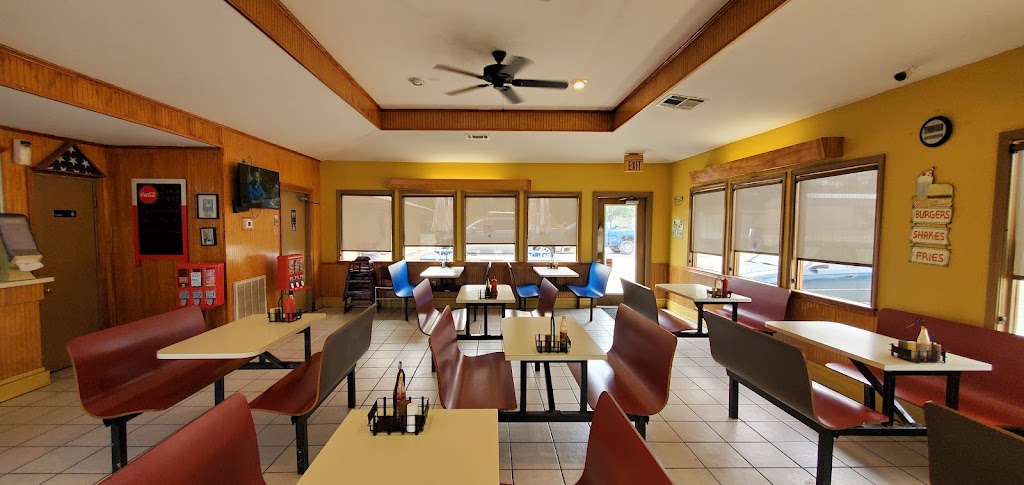 G & J Drive Inn | 13914 Florida Blvd, Livingston, LA 70754, USA | Phone: (225) 686-7927