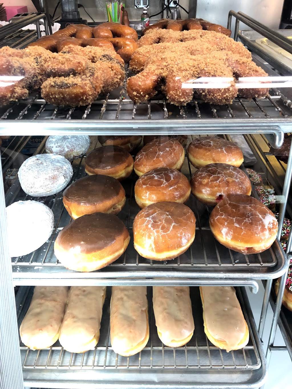 Famous Donuts | 845 W 19th St A, Costa Mesa, CA 92627, USA | Phone: (949) 645-1004