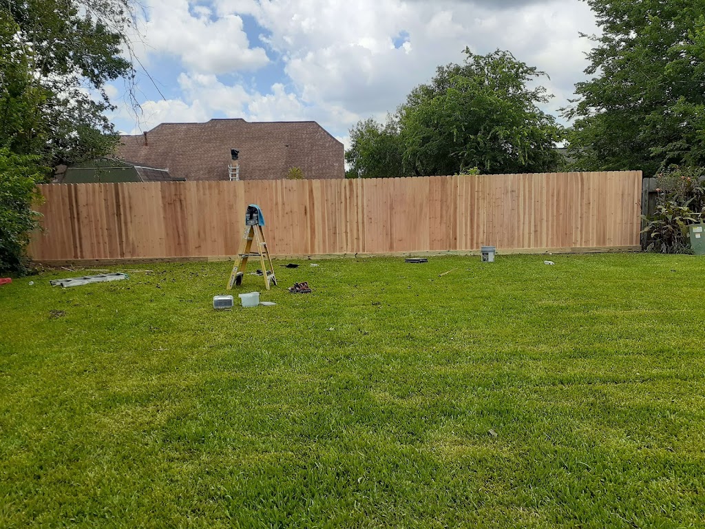 Wood Fences L.B | 4905 26th St E, Dickinson, TX 77539, USA | Phone: (713) 657-0612