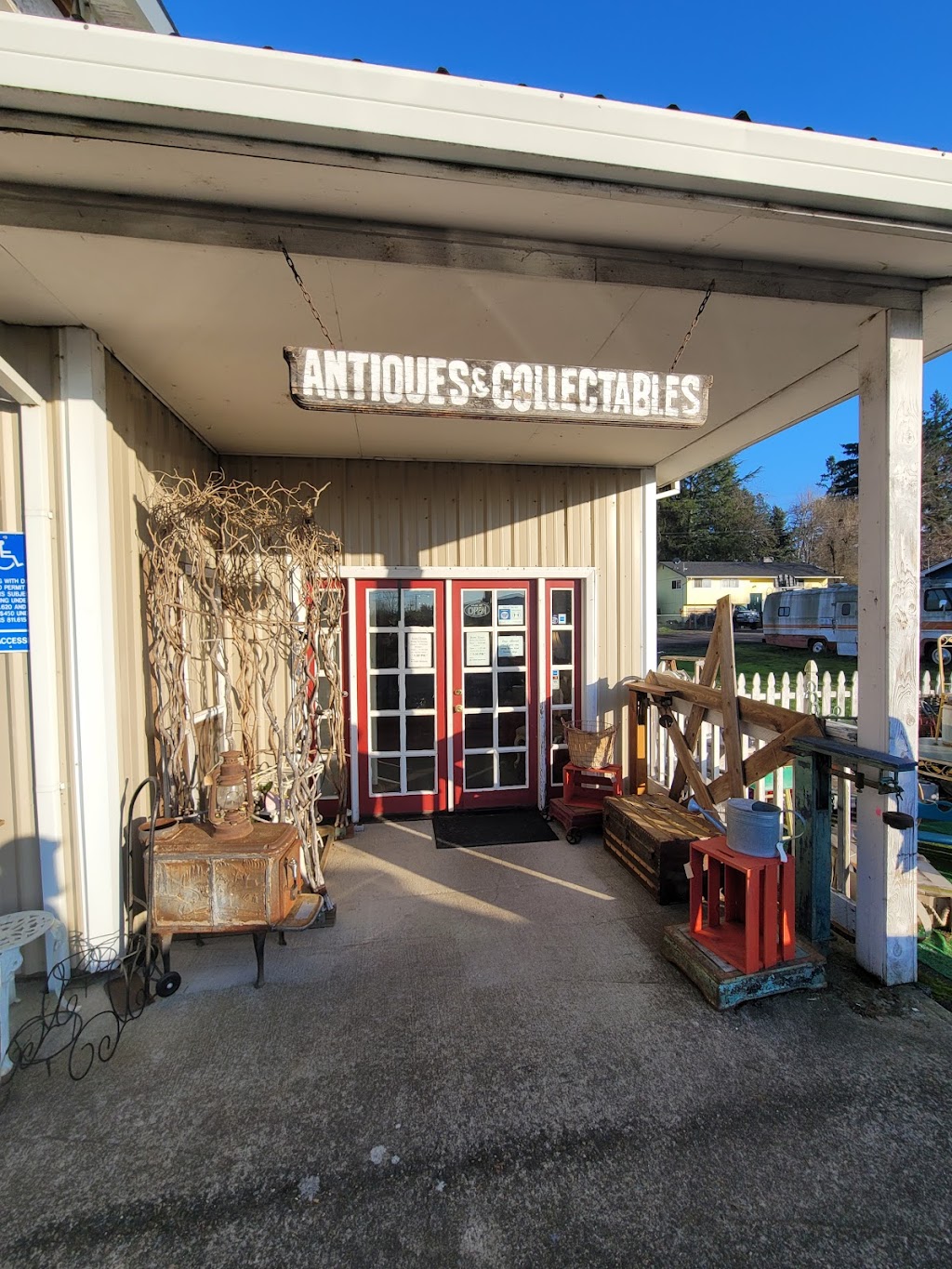 South End Antique Mall | 21128 Pacific Hwy E, Aurora, OR 97002, USA | Phone: (503) 678-5242