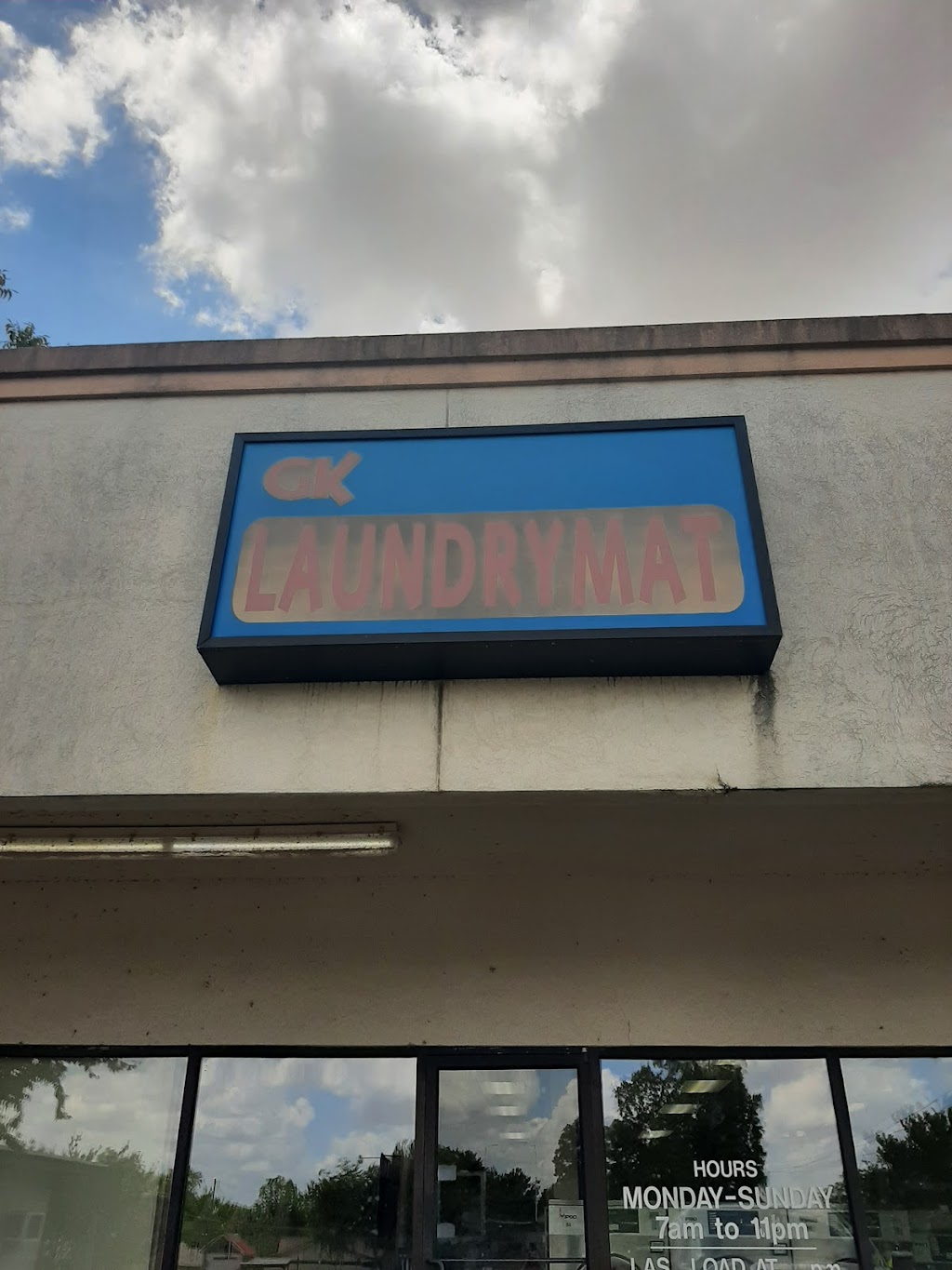 GK Laundromat | 1021 N Main St, Taylor, TX 76574 | Phone: (512) 352-3337