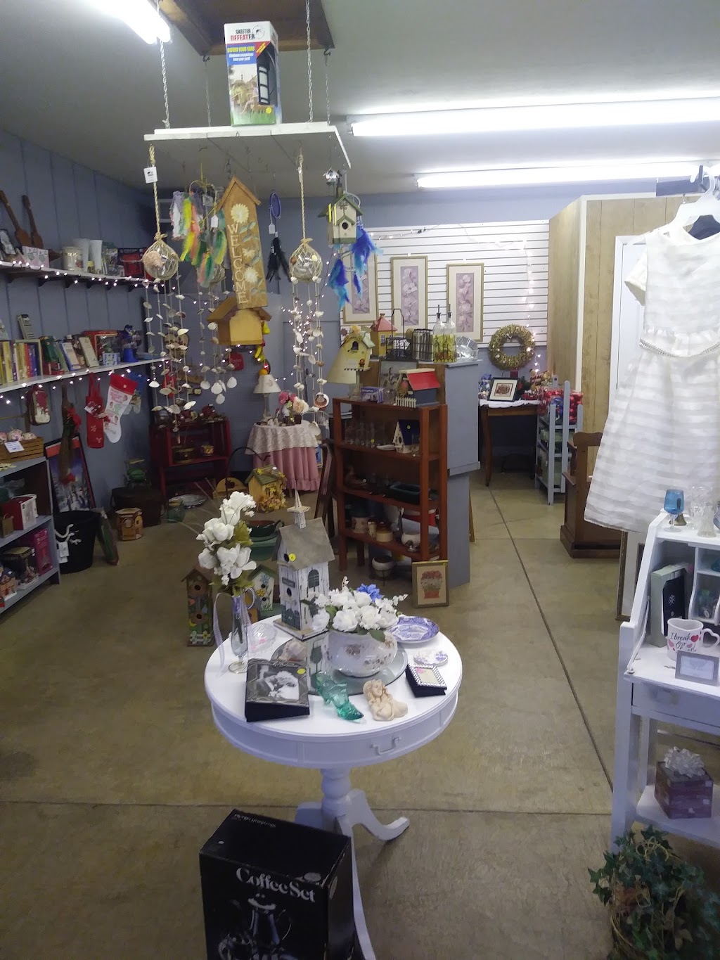 Lisas Treasure Barn | 2460 Union Ave SE, Minerva, OH 44657, USA | Phone: (330) 248-3647